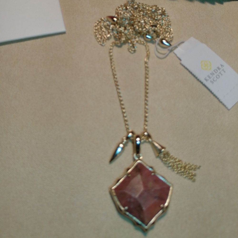 🌿  NWT Arlet Necklace in Pink Rhondite